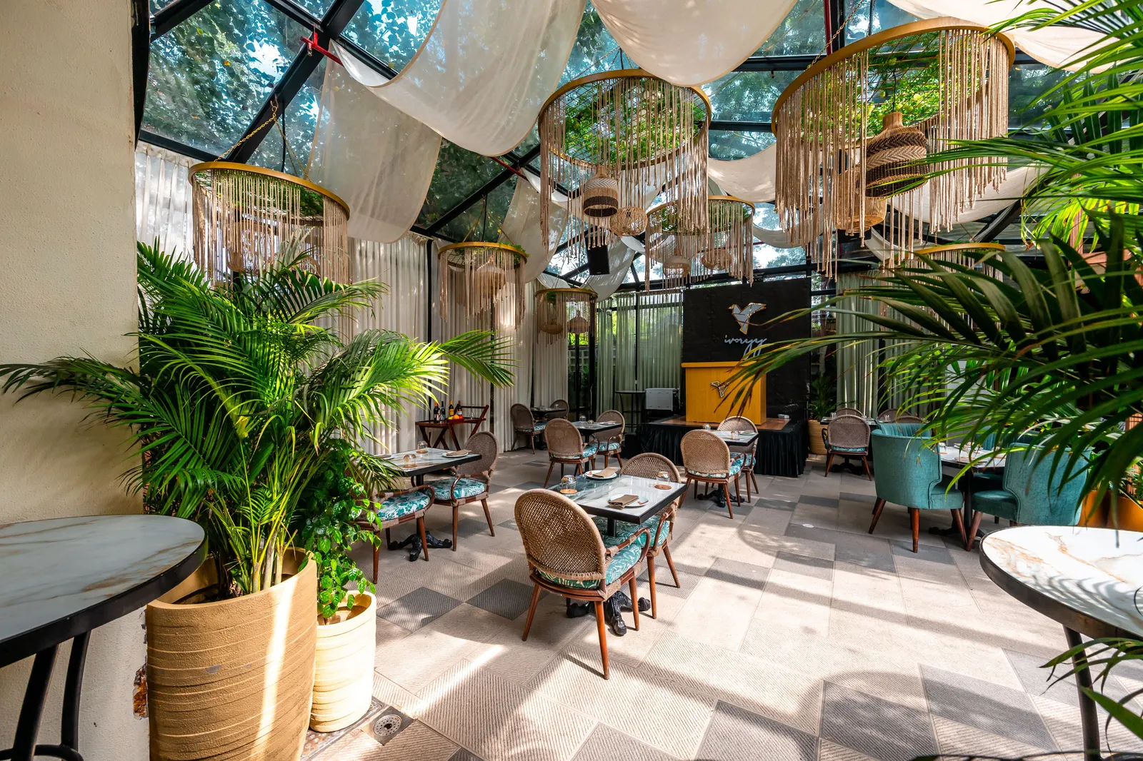 Ivorry Cafe & Bar
