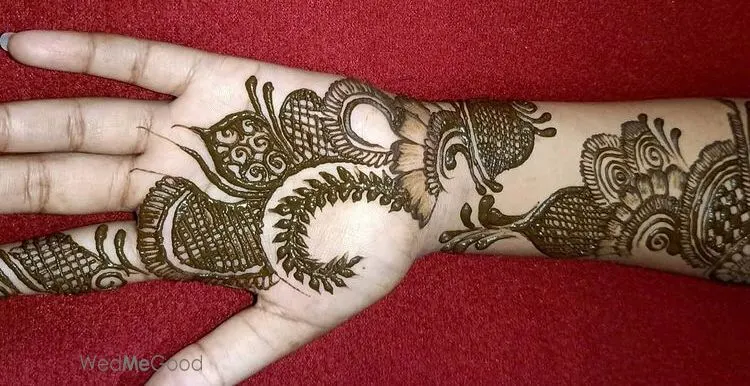 Nisha Sanjay Mehndi