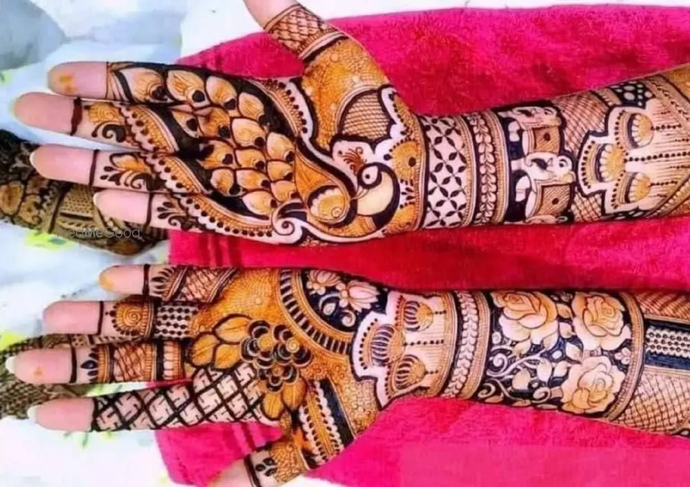 Professional Mehandi Artist