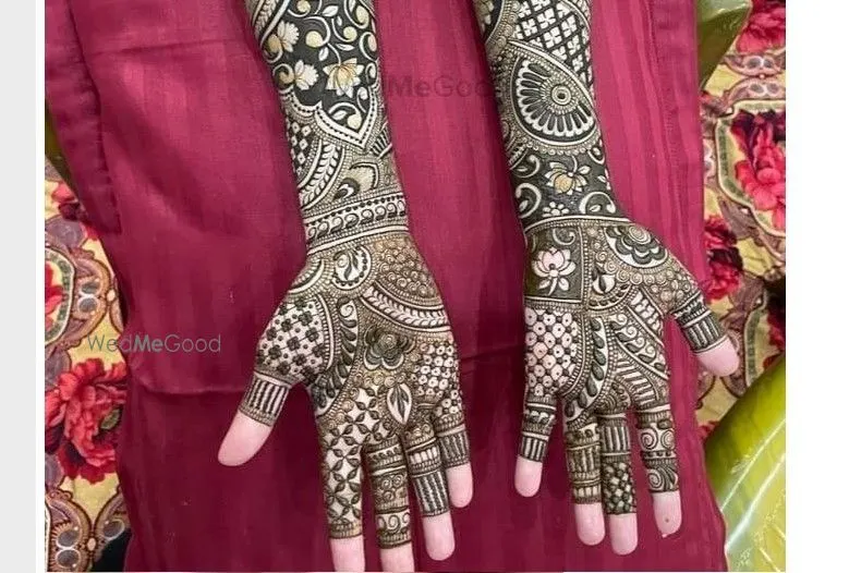 Mehandi Art Roobi