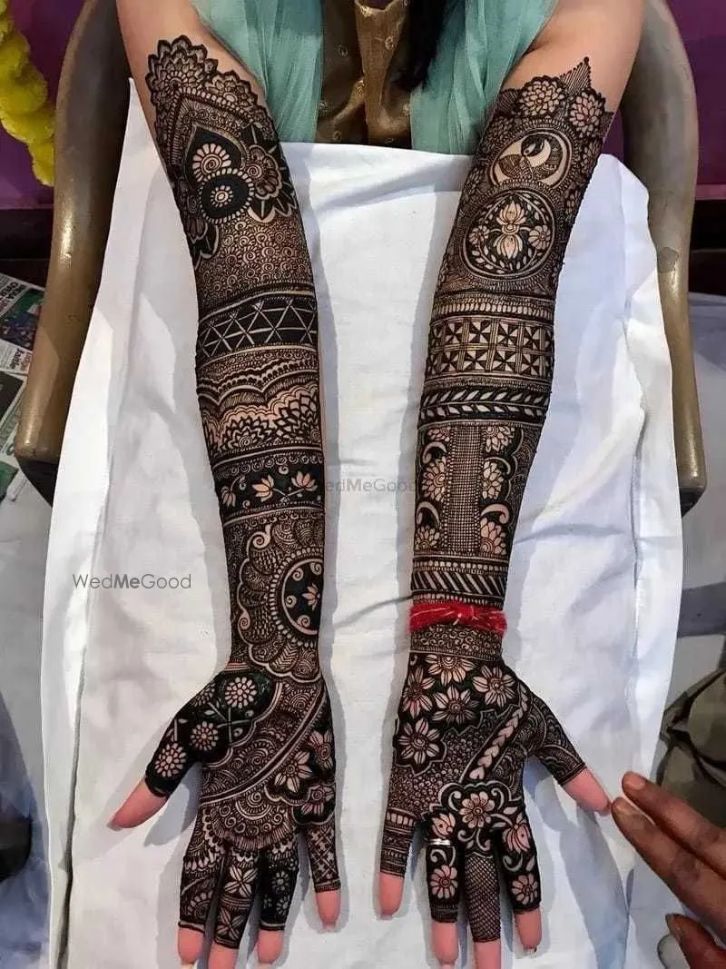 Shivam Mehndi Artist