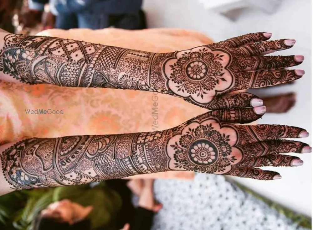 Ravi Mehandi Artist