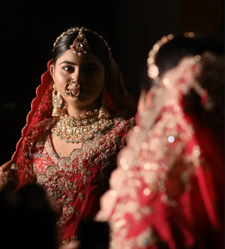 Tells Of Wedding Story