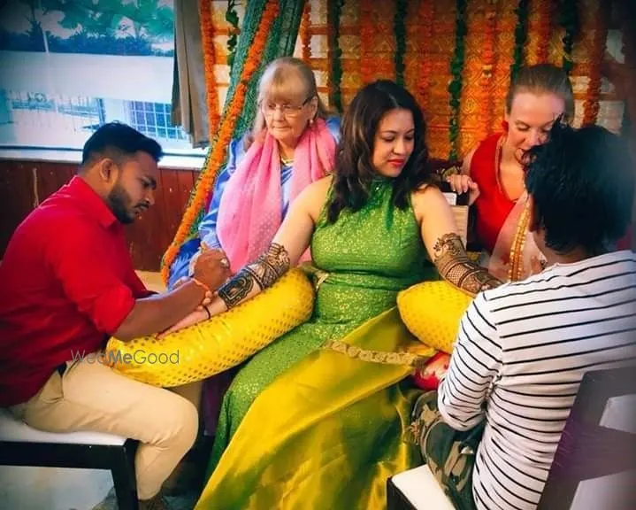 Avi Mehandi Artist