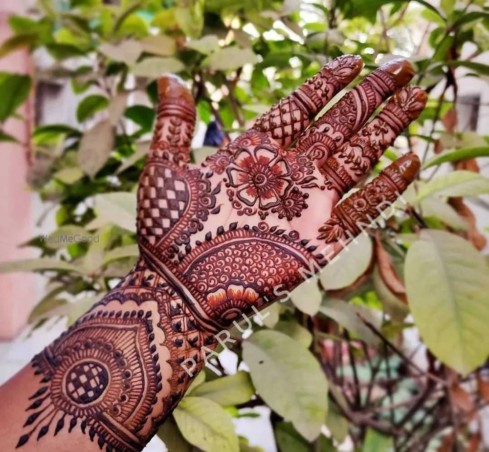 Paruls Mehndi Art