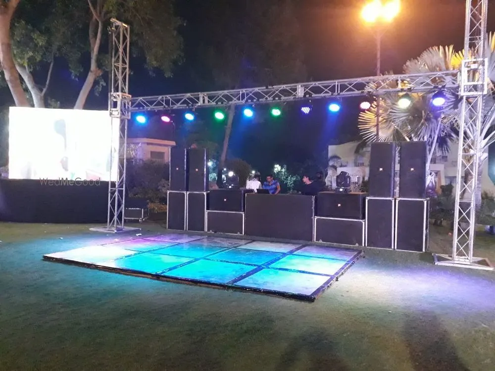 Rocking Dj And Cooling System