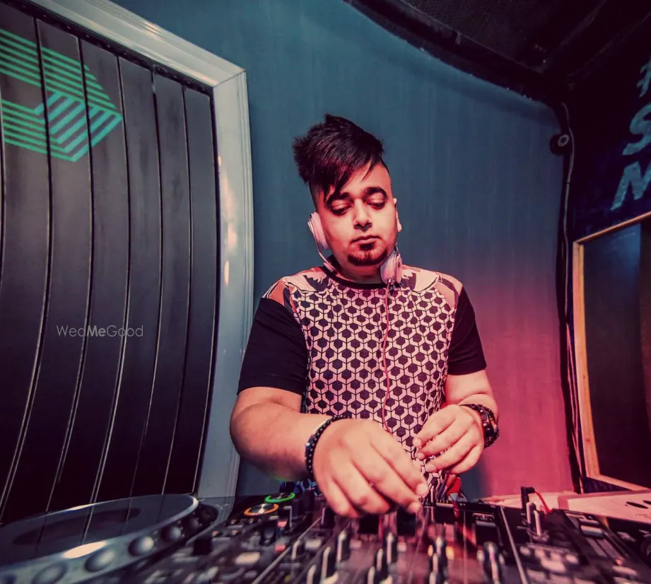 Dj V-Tek