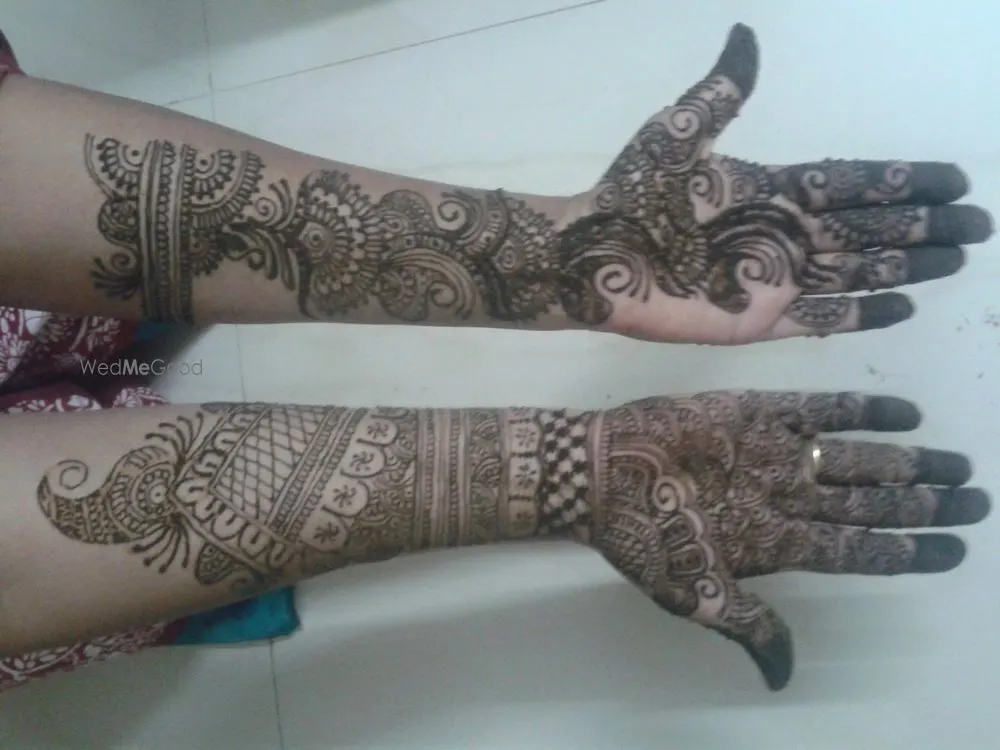 Chinu Bombay Mehendi Designer