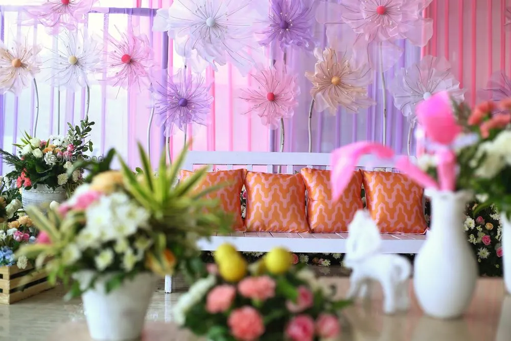 Laavaan Decor