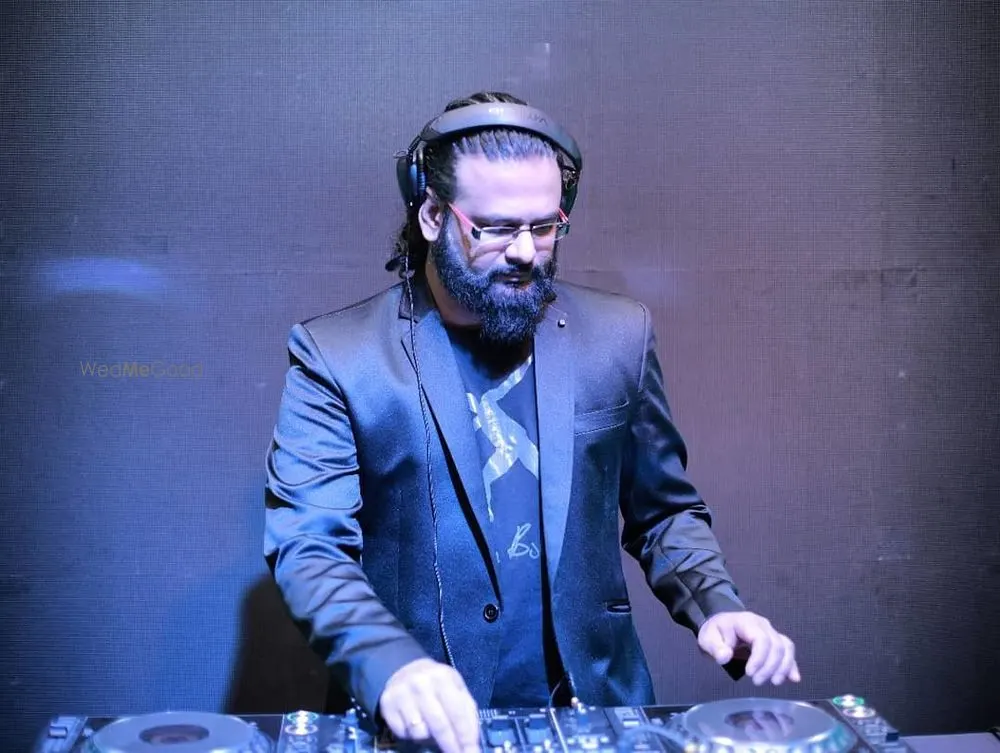 Deejay Viky