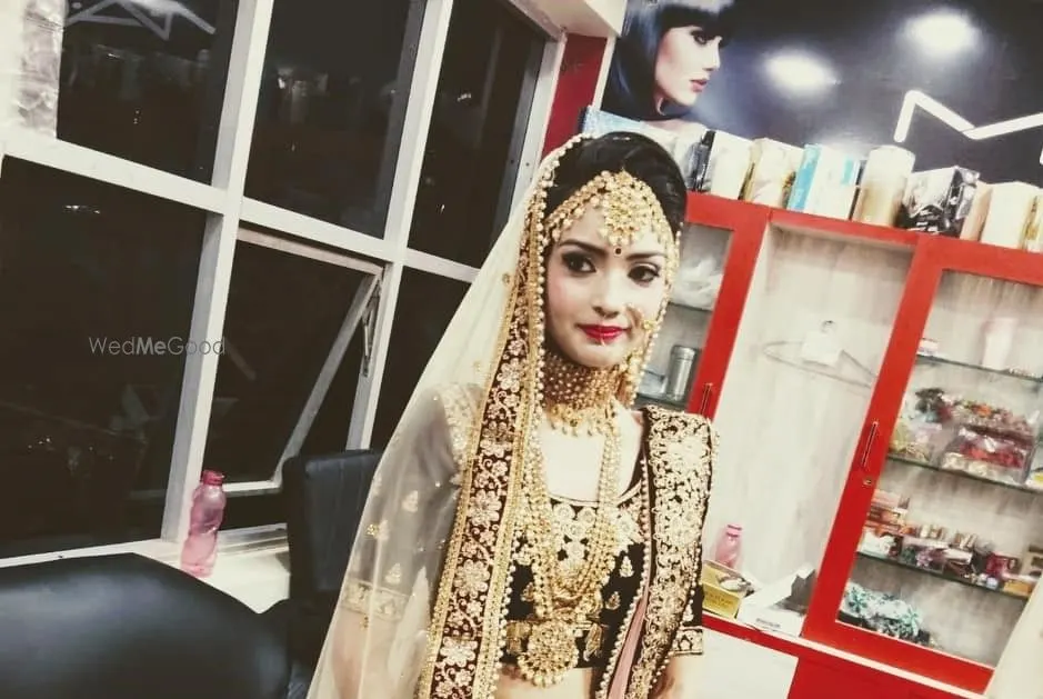 Features Beauty Parlor
