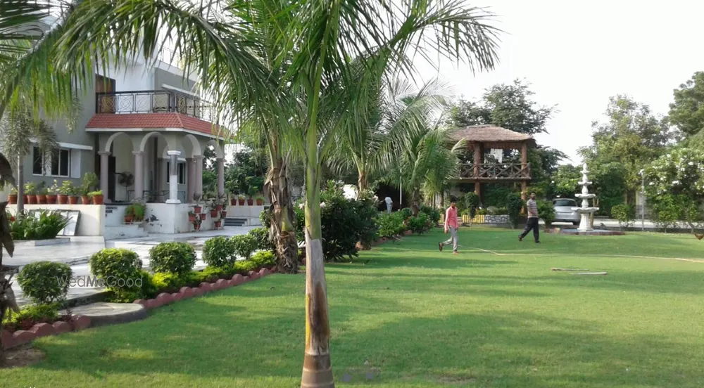 Royal Club And Resort