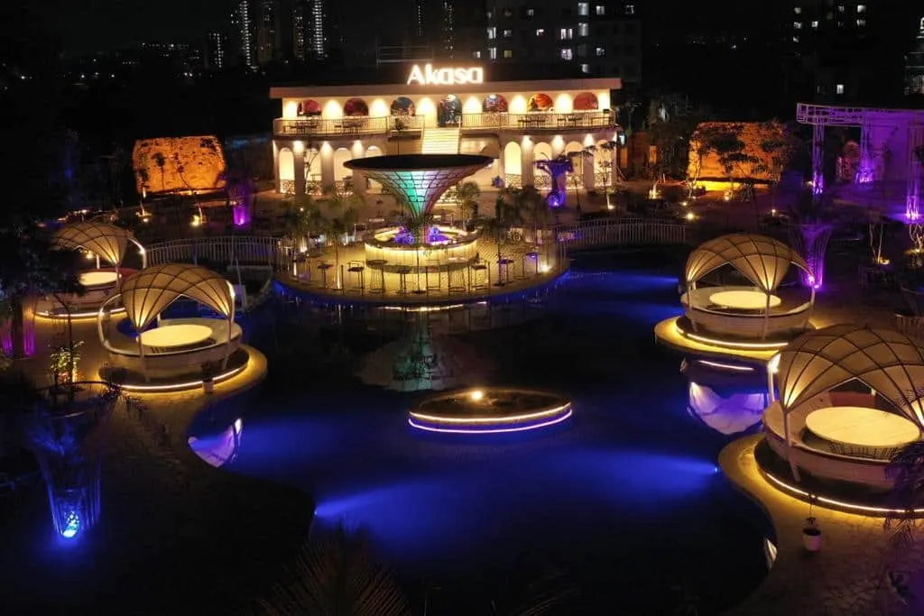 Akasa Poolbar & Kitchen