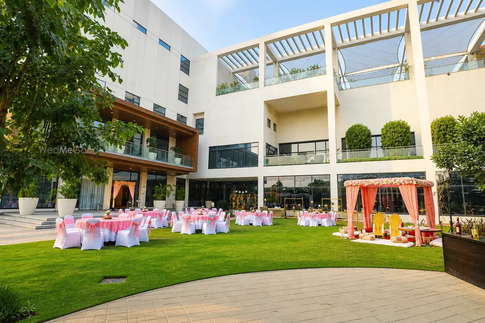The Club, International City