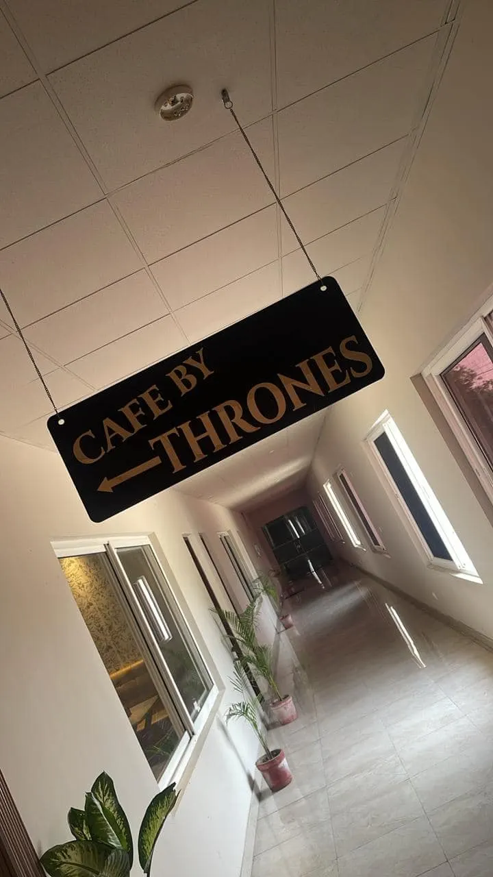 Cafe By Thrones