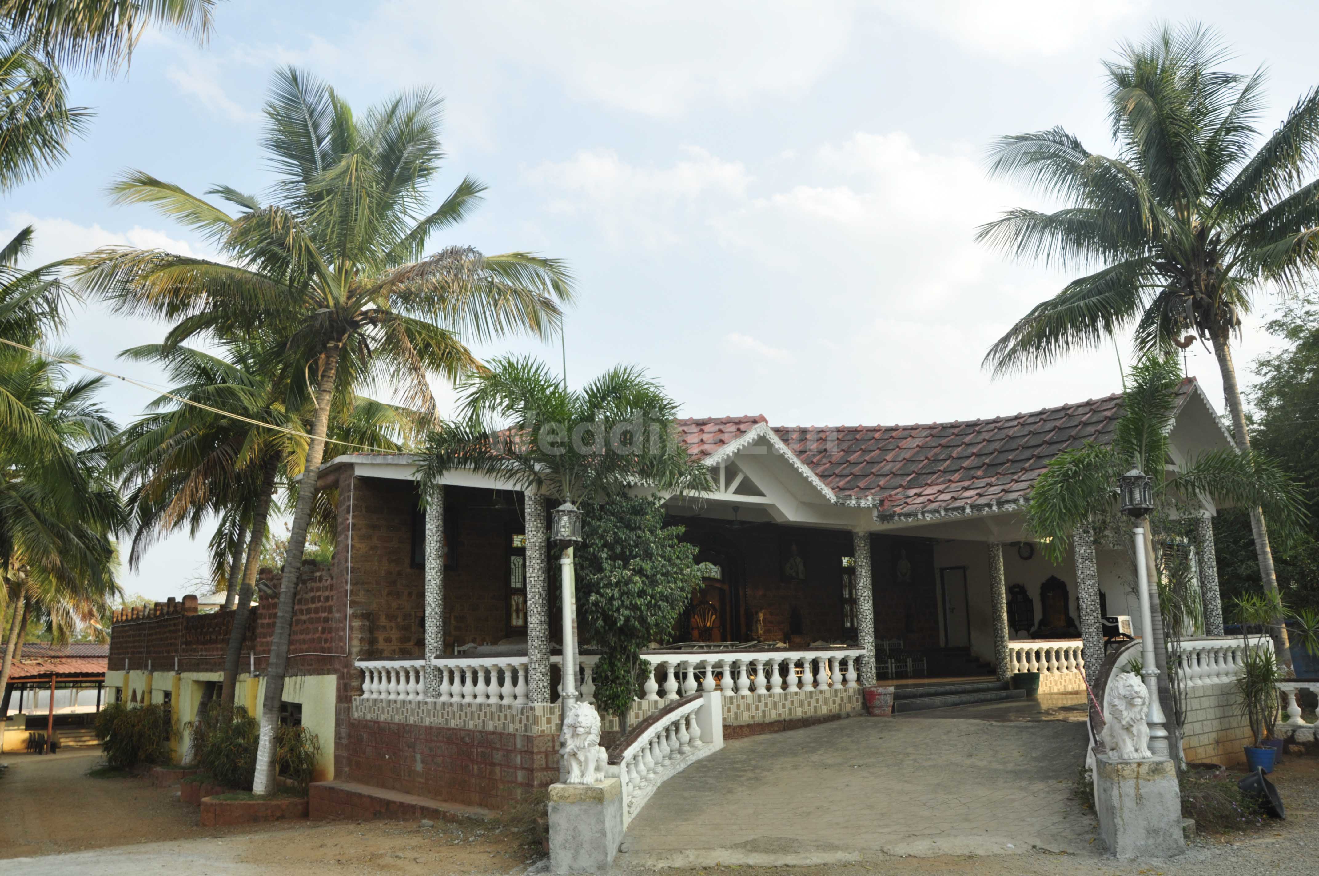 Mushtaq Pariwar Farm House