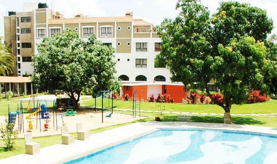 Holiday Palms Hotel