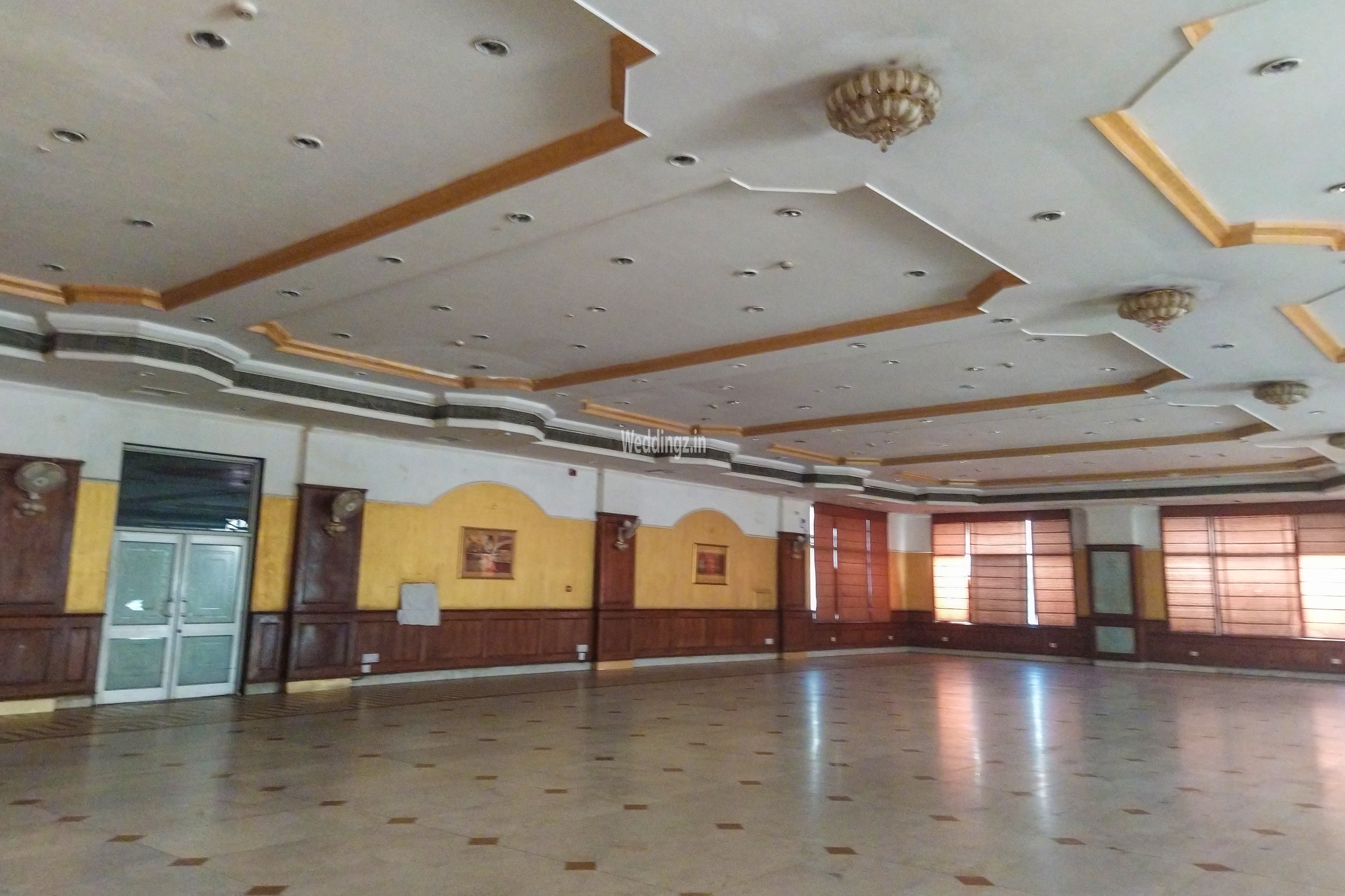 Rajhans Hotel