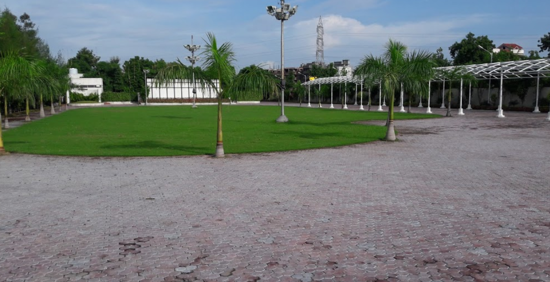 Savannah Gardens Lawn