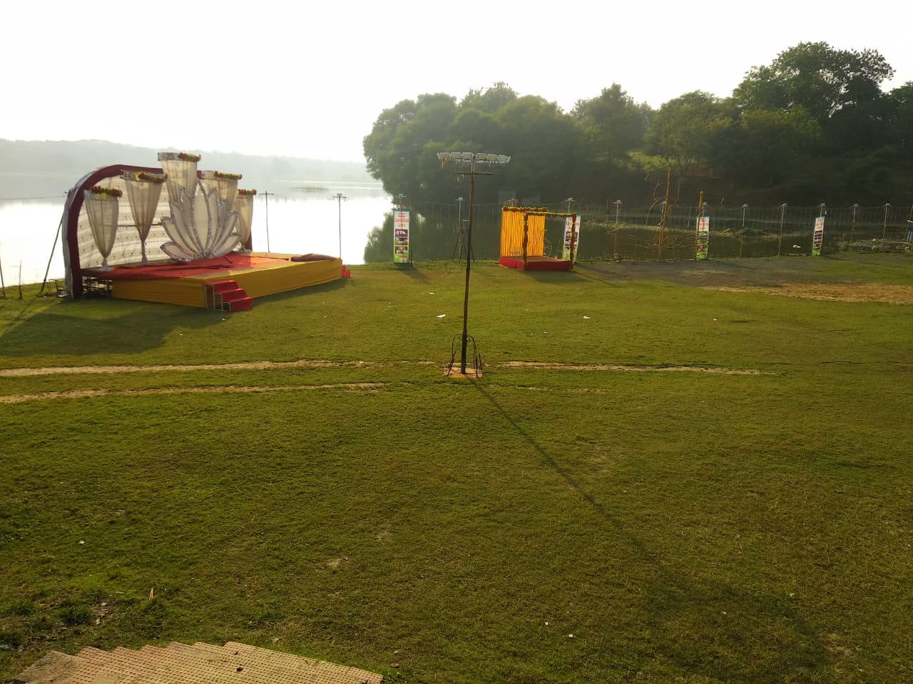 D C Lake Side Lawn