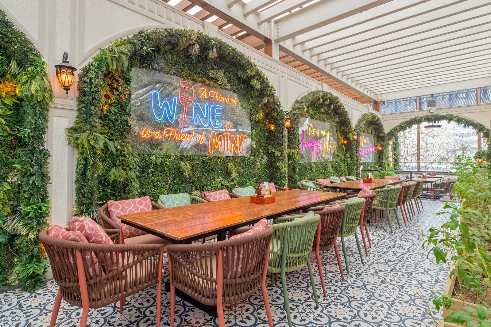 Downtown Noida - Alfresco Pub & Brewery
